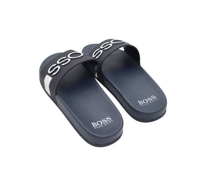 Hugo Boss porte des sliders