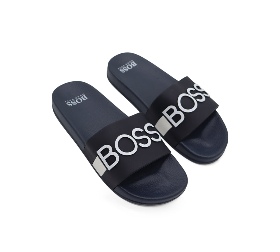 Hugo Boss porte des sliders